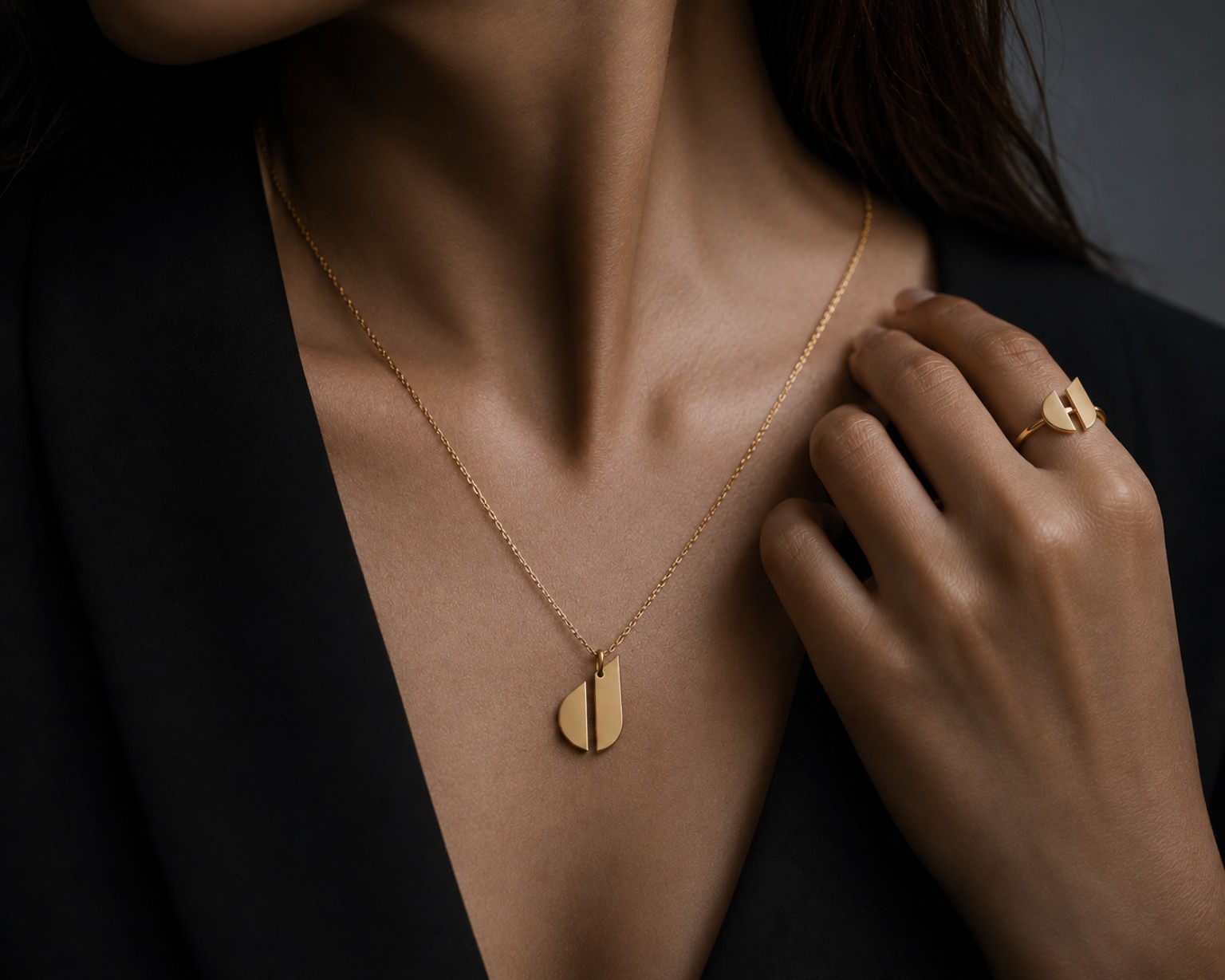 JUNO pendant necklace and signature ring